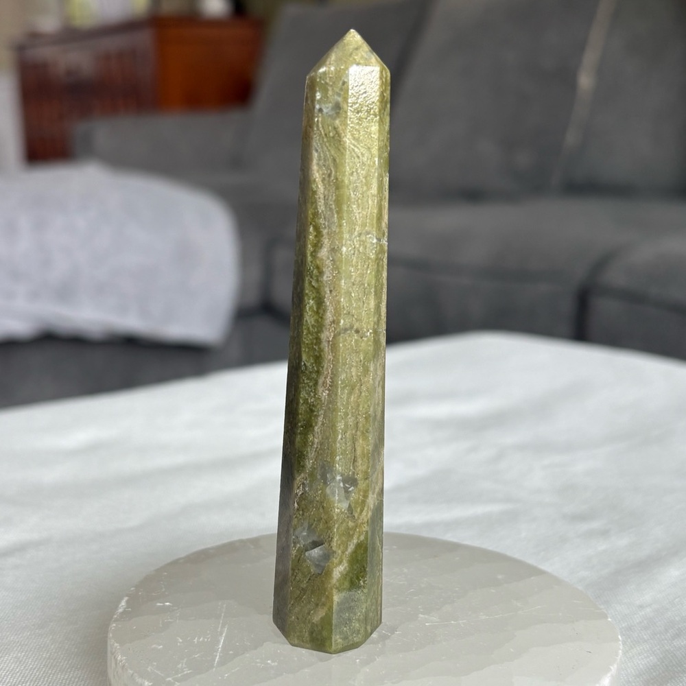 Vesuvianite tower - Picture 2 of 4